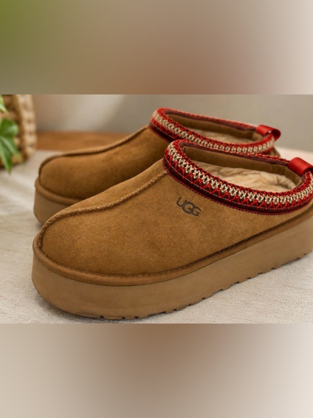 UGG Tazz Platform Slippers – Women’s Size 8 – Chestnut Suede